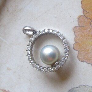 Vintage 14kt white gold Diamond Pearl Pendant